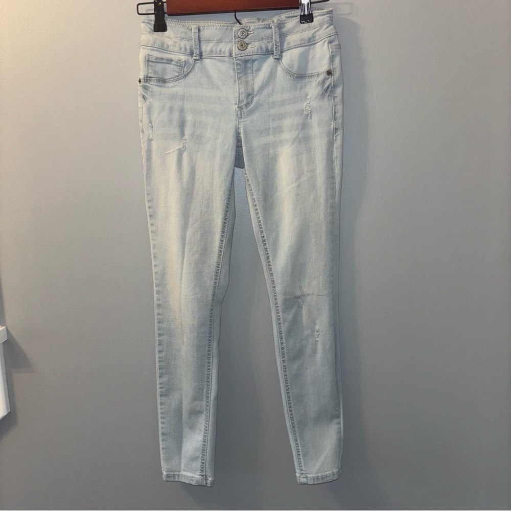 Trendy & Chic! Girls' Mudd Distressed Light Denim Jeans - Size 14